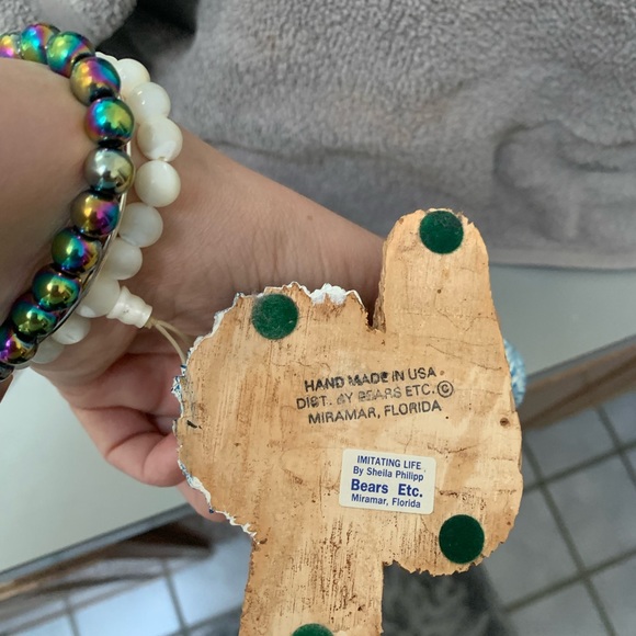 Debbie cheerleader bear statue - Picture 4 of 4